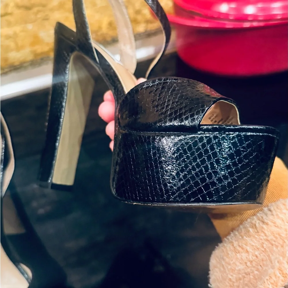 Steve Madden Black Textured Platform Sandals - Picture 3 of 7